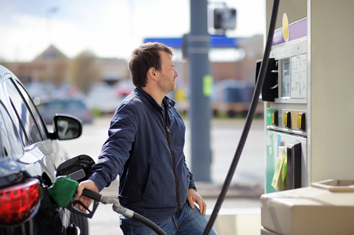 Fuel dispensers operation at petrol station