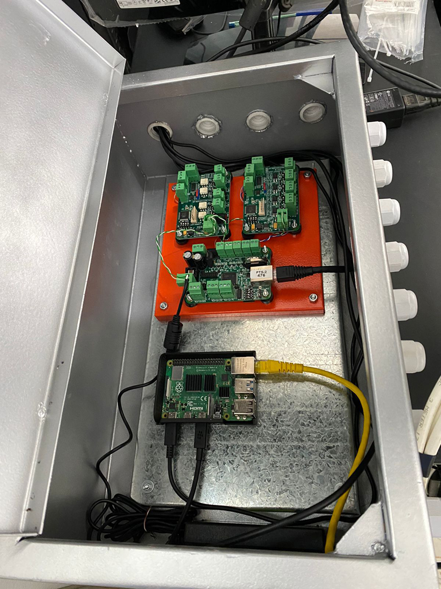 Forecourt controller in a mounting box
