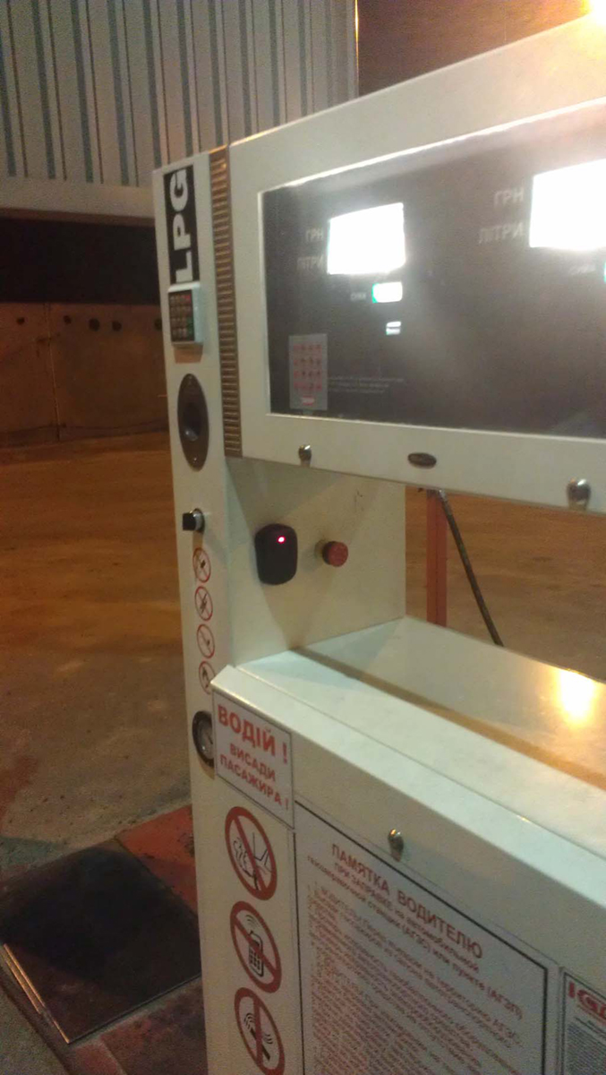 RFID reader installation on a fuel dispenser